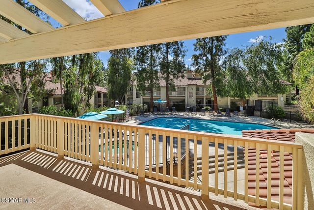 5837 Oak Bend Lane 302, Oak Park, CA 91377