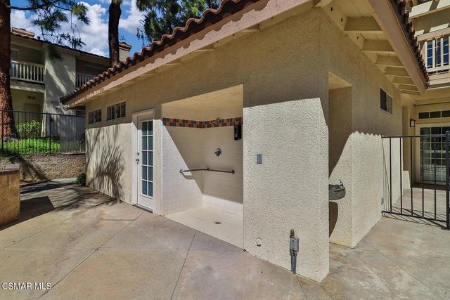 5837 Oak Bend Lane 302, Oak Park, CA 91377