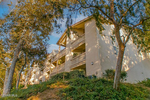 5837 Oak Bend Lane 302, Oak Park, CA 91377