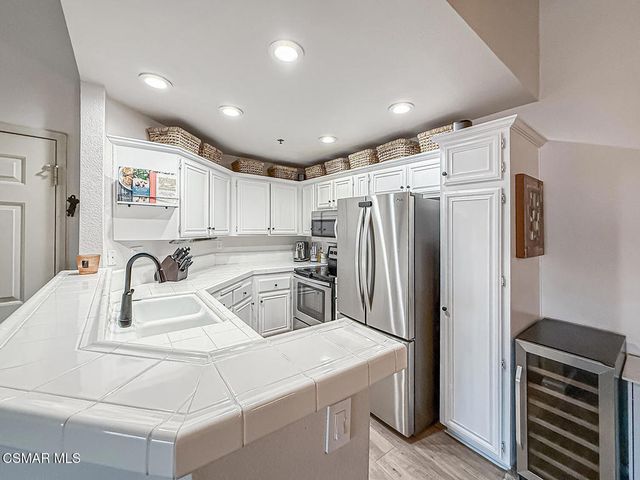 5837 Oak Bend Lane 302, Oak Park, CA 91377