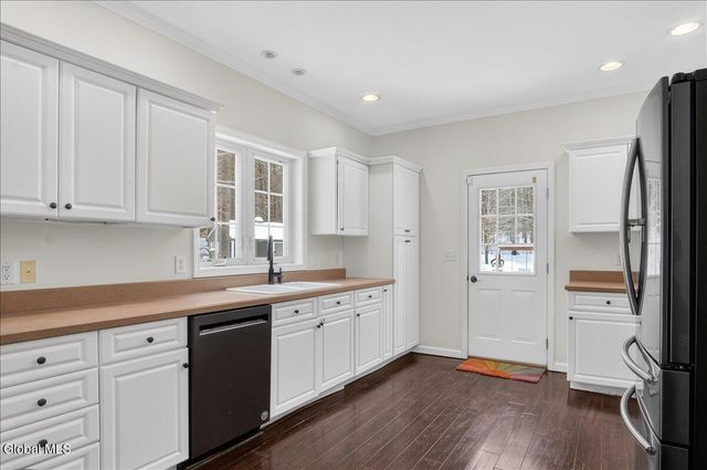 11 Grants Way, Moreau, NY 12831