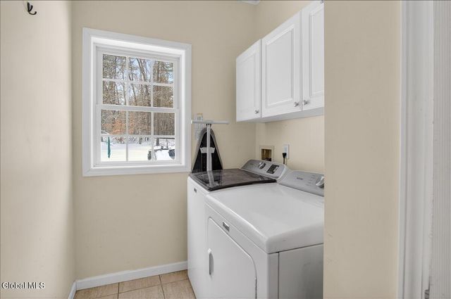 11 Grants Way, Moreau, NY 12831