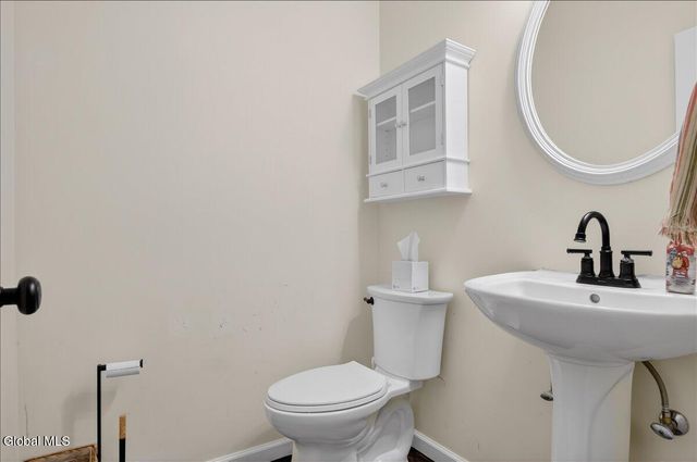 11 Grants Way, Moreau, NY 12831