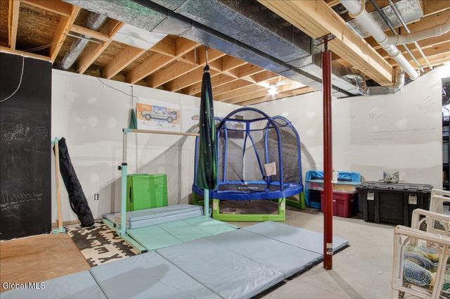 11 Grants Way, Moreau, NY 12831