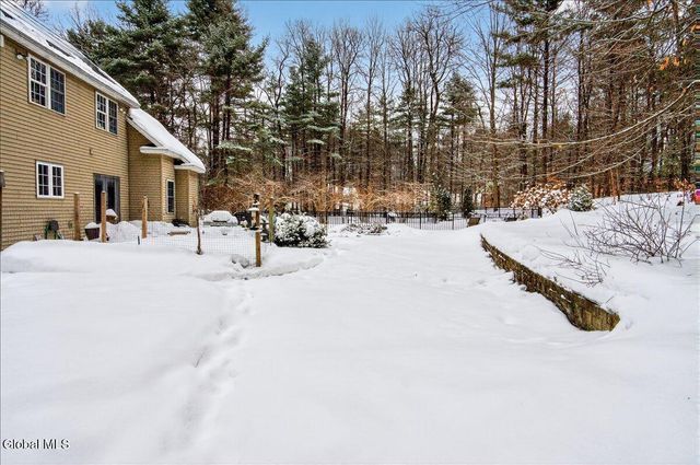 11 Grants Way, Moreau, NY 12831