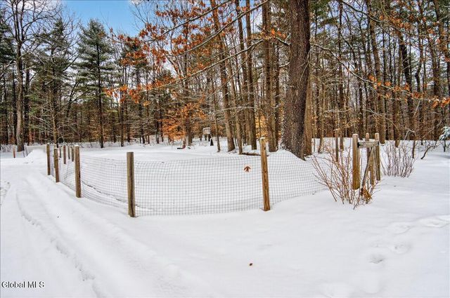 11 Grants Way, Moreau, NY 12831