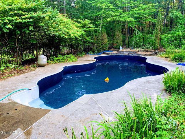 11 Grants Way, Moreau, NY 12831