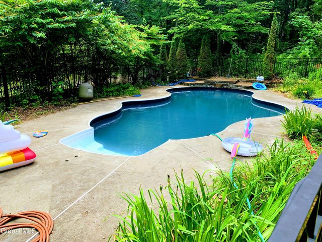 11 Grants Way, Moreau, NY 12831