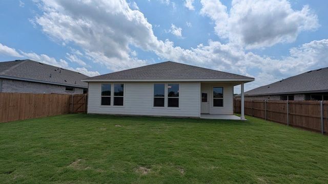 1021 TRACTION Trail, Cleburne, TX 76031