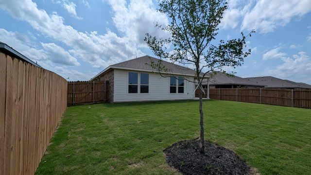 1021 TRACTION Trail, Cleburne, TX 76031