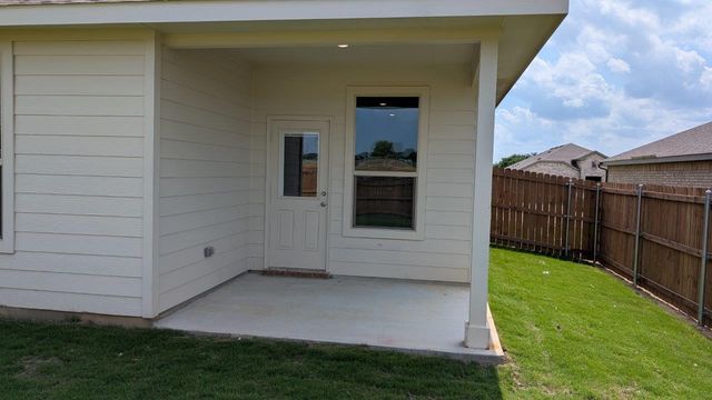 1021 TRACTION Trail, Cleburne, TX 76031