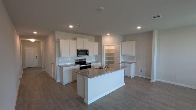 1021 TRACTION Trail, Cleburne, TX 76031