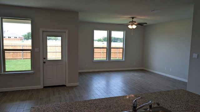 1021 TRACTION Trail, Cleburne, TX 76031