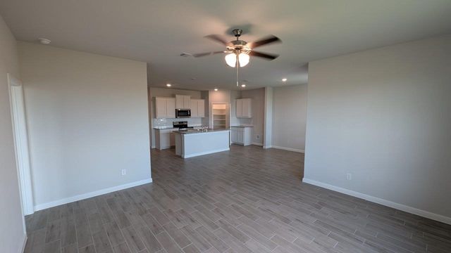 1021 TRACTION Trail, Cleburne, TX 76031