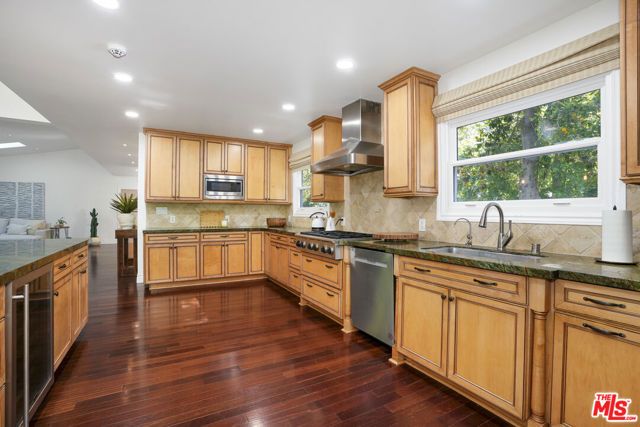 3452 Mandeville Canyon Road, Los Angeles, CA 90049