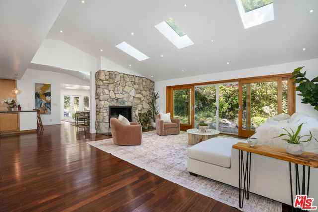 3452 Mandeville Canyon Road, Los Angeles, CA 90049