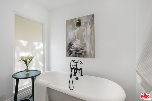 3452 Mandeville Canyon Road, Los Angeles, CA 90049