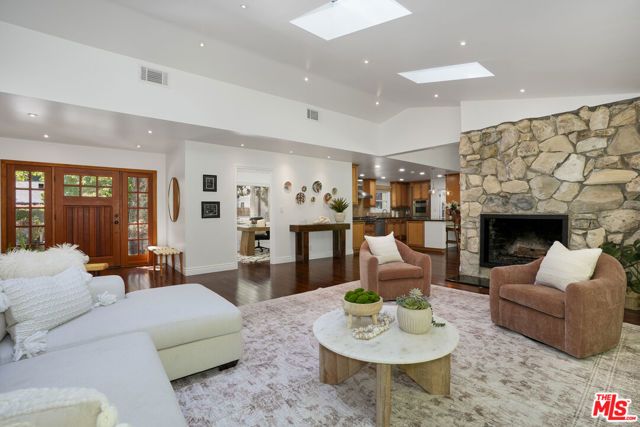 3452 Mandeville Canyon Road, Los Angeles, CA 90049