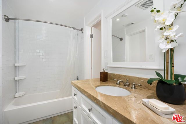 3452 Mandeville Canyon Road, Los Angeles, CA 90049