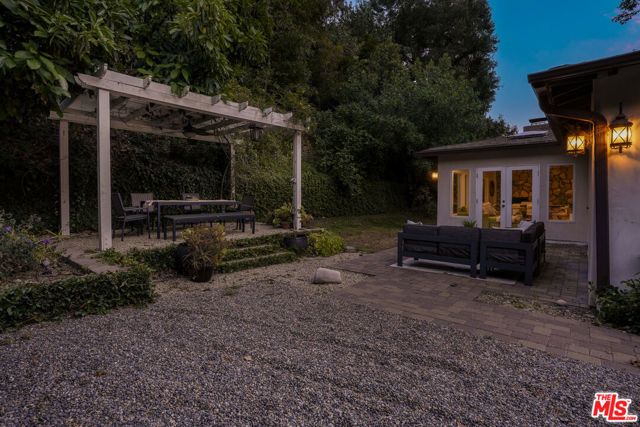 3452 Mandeville Canyon Road, Los Angeles, CA 90049