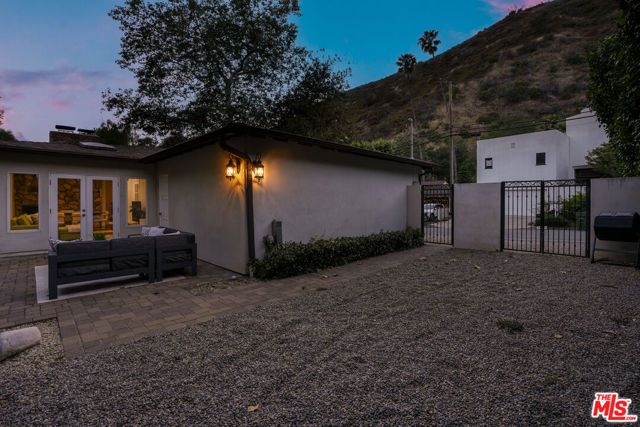 3452 Mandeville Canyon Road, Los Angeles, CA 90049