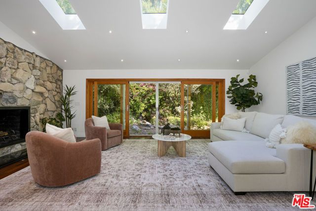 3452 Mandeville Canyon Road, Los Angeles, CA 90049