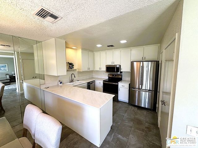 2615 N Whitewater Club Drive A, Palm Springs, CA 92262