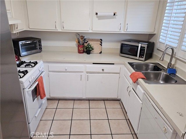 9431 Shadowood Drive E, Montclair, CA 91763