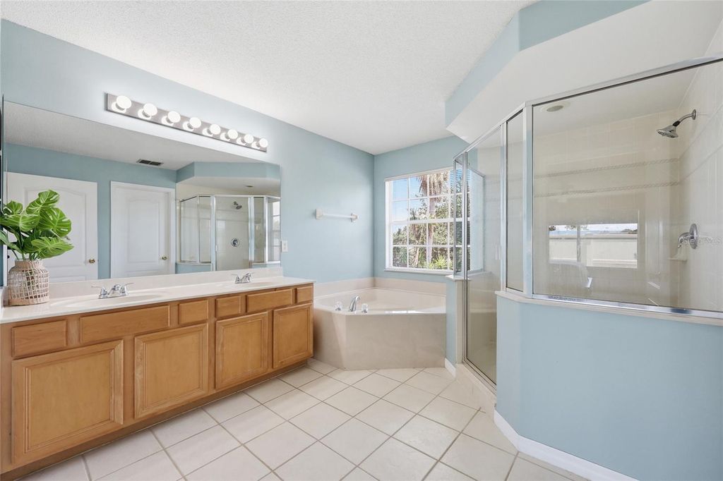 Image 16 of property listing at 5007 BELLTHORN DRIVE, Orlando, FL 32837