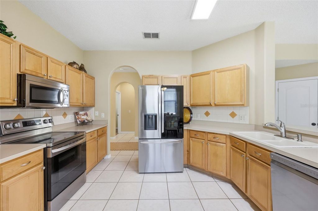 Image 4 of property listing at 5007 BELLTHORN DRIVE, Orlando, FL 32837
