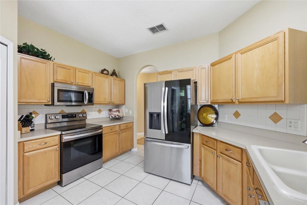 Image 5 of property listing at 5007 BELLTHORN DRIVE, Orlando, FL 32837