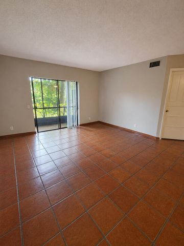 632 Trace Circle 102, Deerfield Beach, FL 33441