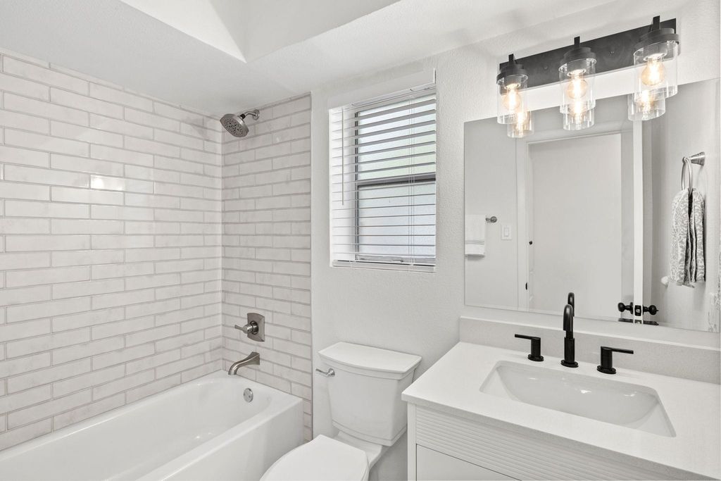 806 E 13th ST 104, Georgetown, TX 78626