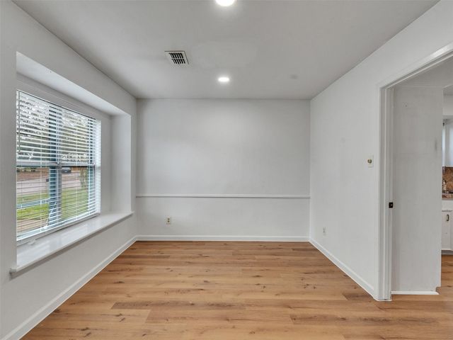 418 Oakhill Drive, Conroe, TX 77304