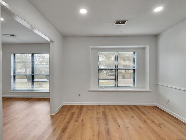 418 Oakhill Drive, Conroe, TX 77304