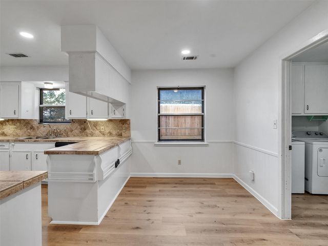 418 Oakhill Drive, Conroe, TX 77304