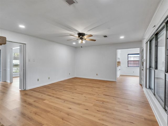 418 Oakhill Drive, Conroe, TX 77304