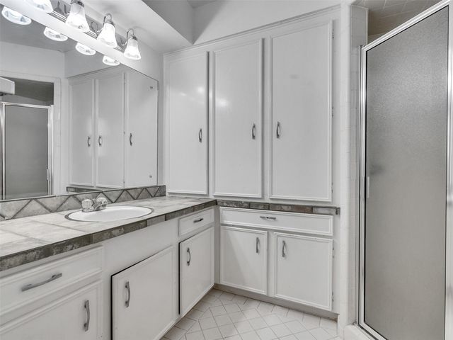 418 Oakhill Drive, Conroe, TX 77304