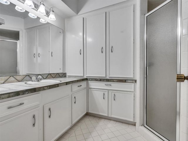 418 Oakhill Drive, Conroe, TX 77304