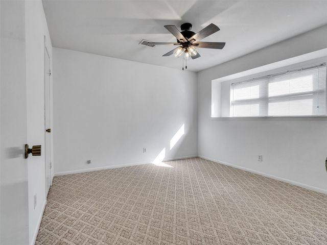 418 Oakhill Drive, Conroe, TX 77304