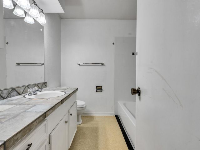 418 Oakhill Drive, Conroe, TX 77304