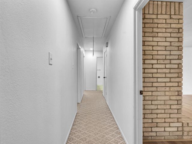 418 Oakhill Drive, Conroe, TX 77304