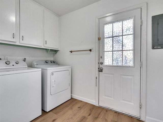 418 Oakhill Drive, Conroe, TX 77304