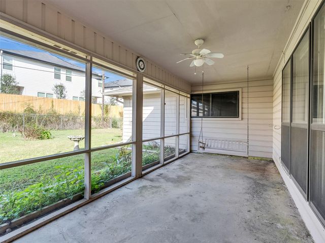 418 Oakhill Drive, Conroe, TX 77304