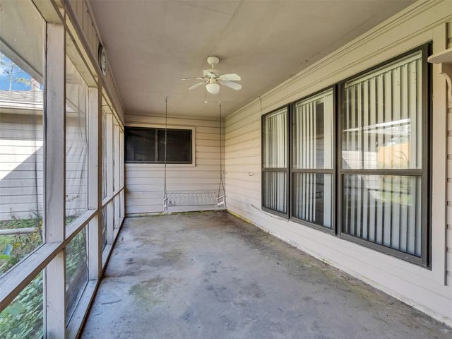 418 Oakhill Drive, Conroe, TX 77304