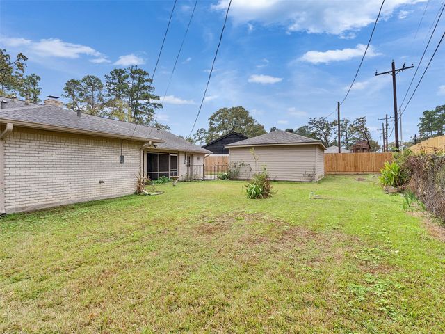 418 Oakhill Drive, Conroe, TX 77304
