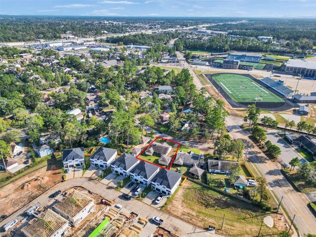 418 Oakhill Drive, Conroe, TX 77304