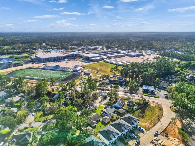 418 Oakhill Drive, Conroe, TX 77304