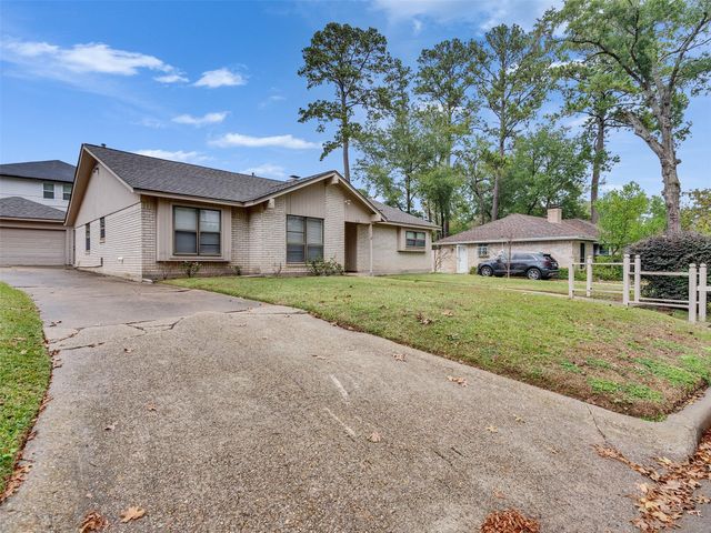 418 Oakhill Drive, Conroe, TX 77304