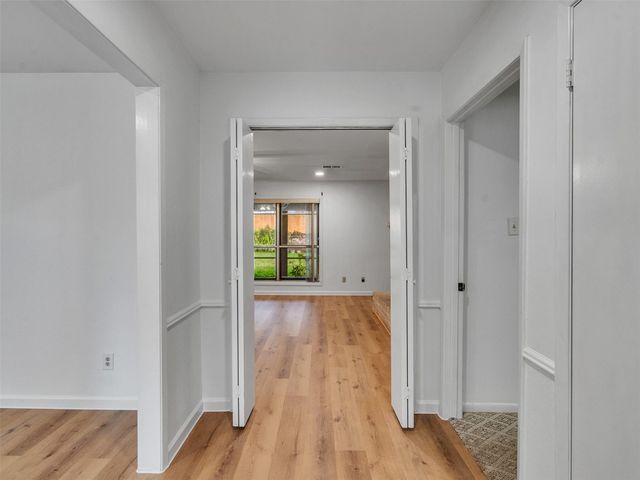 418 Oakhill Drive, Conroe, TX 77304